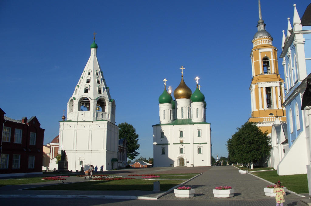 Tikhvinskaya church 
and Uspensky town cathedral